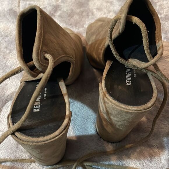 Kenneth Cole peep toe tie  Heels size 7.5 - Picture 4 of 8